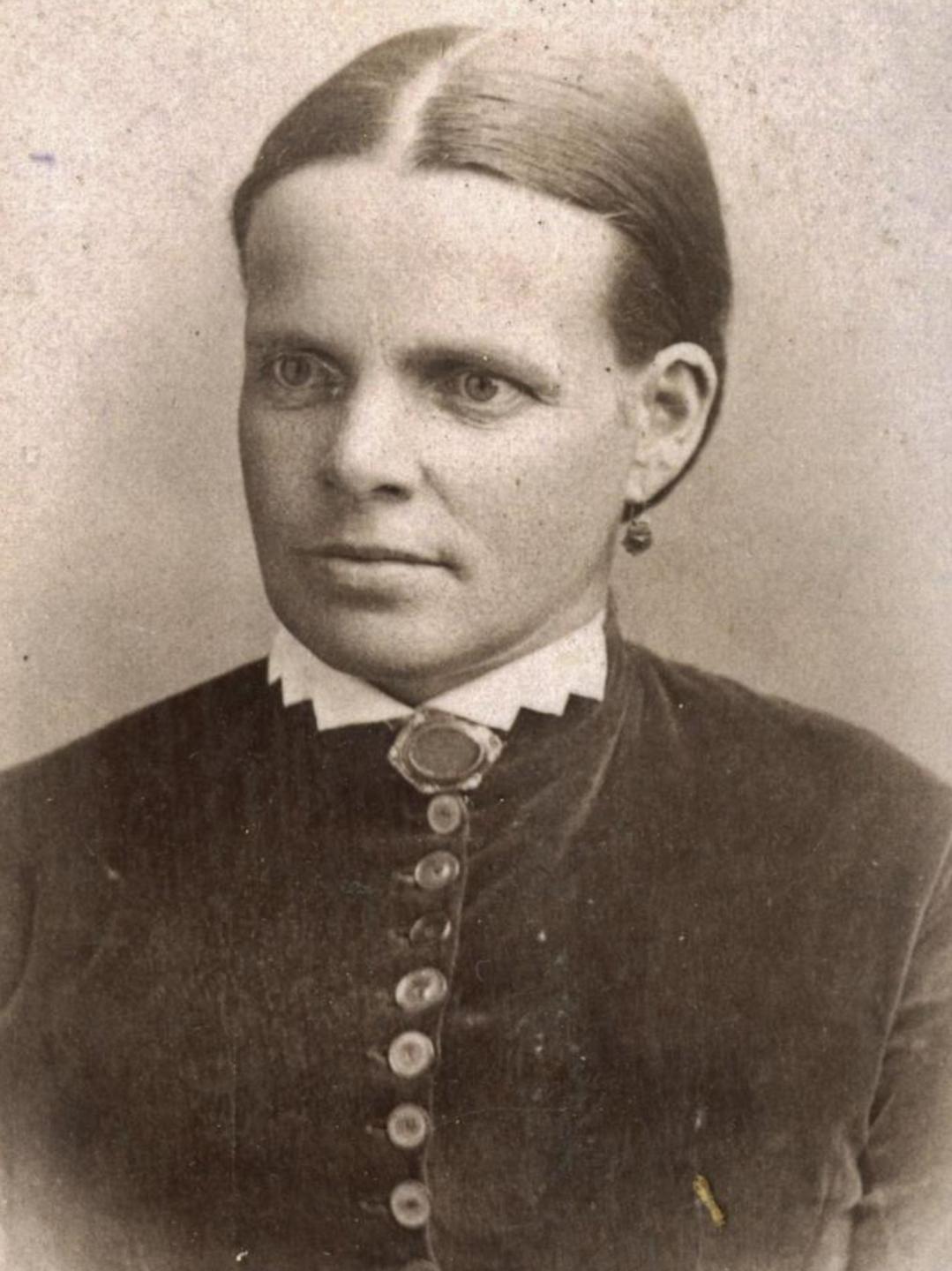 Elizabeth Salmon (1845 - 1931) Profile